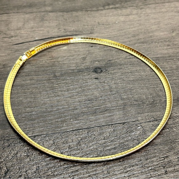 Elegant Gold Collar Necklace - Picture 4 of 4